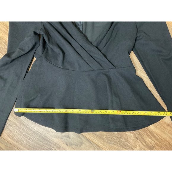 Women's Greathe Black Wrap Top Size: Large - Picture 10 of 12